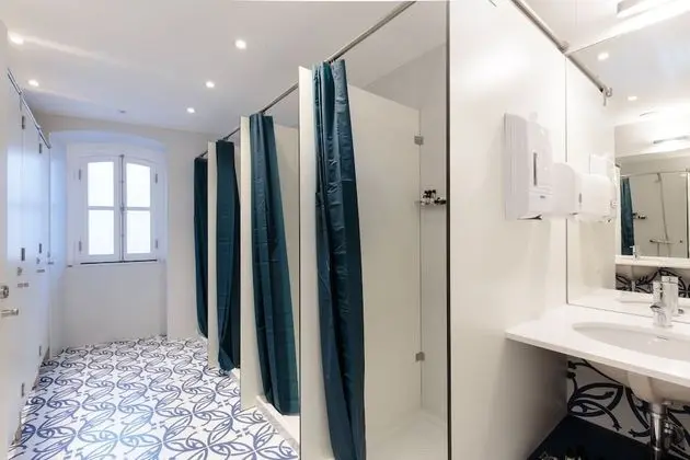 Ortak Ranzalı Oda (One Bed Female Dorm Room of 9 people)