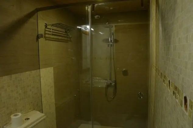 Deluxe Üç Kişilik Oda, 1 Yatak Odası, Banyolu/Duşlu, Bahçe Manzaralı
