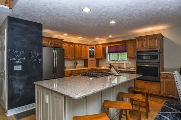 Ev, Birden Çok Yatak, Sıcak Su Havuzu