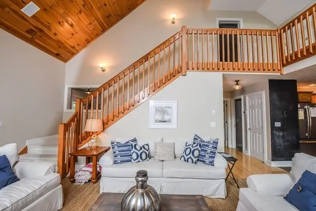 Ev, Birden Çok Yatak, Sıcak Su Havuzu