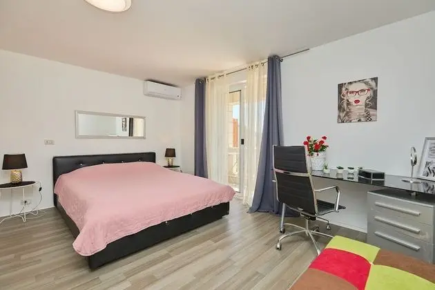 Apart Daire (3 Bedroom Apt with Jacuzzi n Sea View)