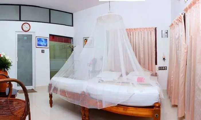 Deluxe Tek Büyük Yataklı Oda, 2 Tek Kişilik Yatak (AC room with balcony having twin beds)