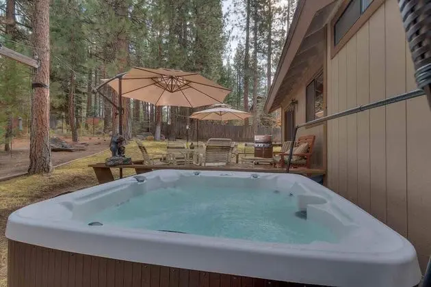 Ev (Heavenly Pines | Close to the lake)