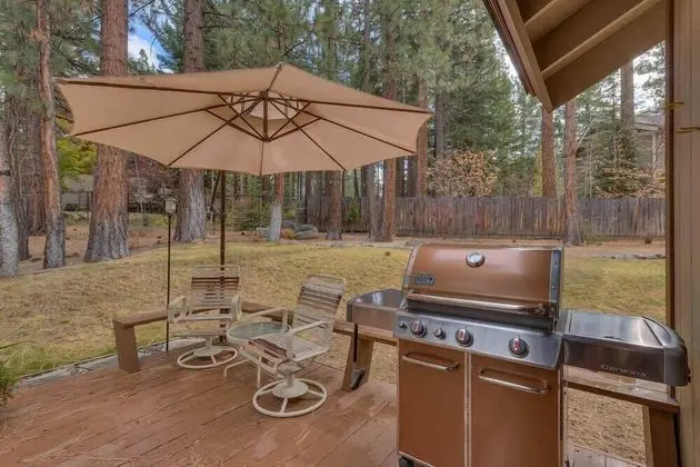 Ev (Heavenly Pines | Close to the lake)
