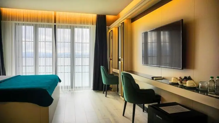 Standart Oda, Kısmi Deniz Manzaralı, Fransız Balkonlu