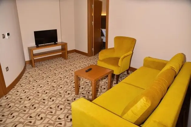 Suit Oda - Kısmi Deniz Manzaralı