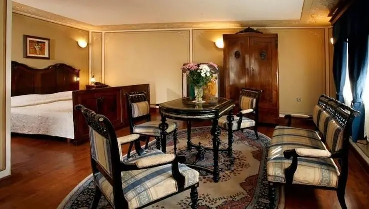 Antique Double Room, City View, Garden Area