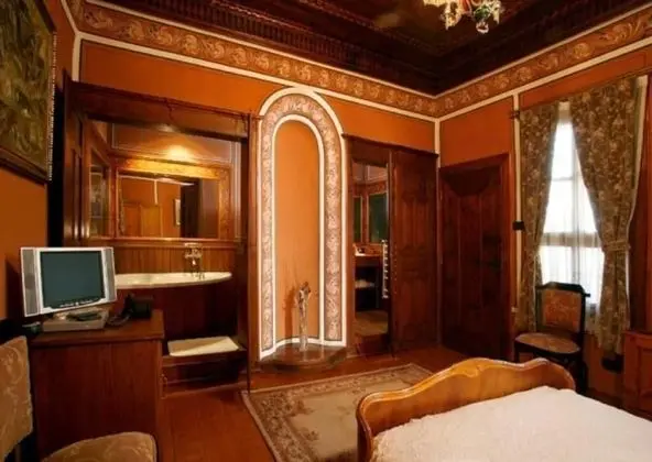 Antique Double Room, City View, Garden Area