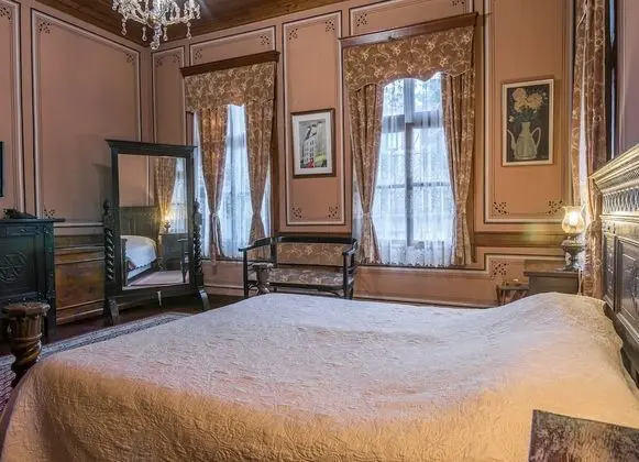Antique Double Room, City View, Garden Area