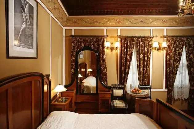 Antique Double Room, City View, Garden Area
