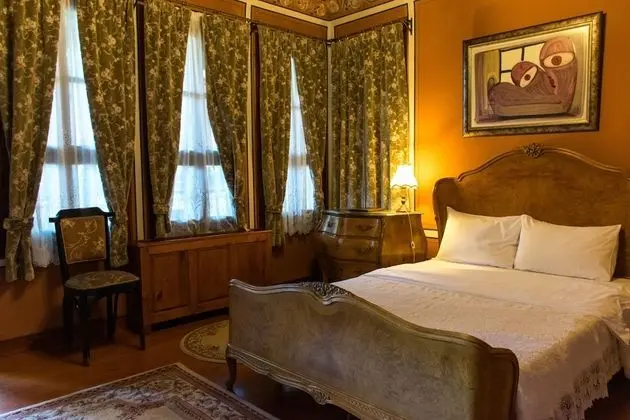 Antique Double Room, City View, Garden Area