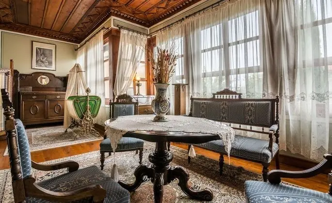 Antique Double Room, City View, Garden Area