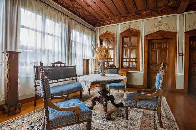 Antique Double Room, City View, Garden Area