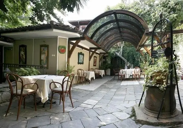 Antique Double Room, City View, Garden Area