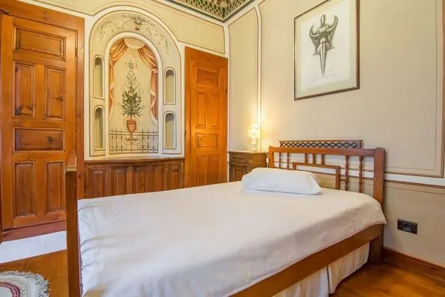 Antique Single Room, Garden View