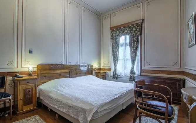 Antique Suite