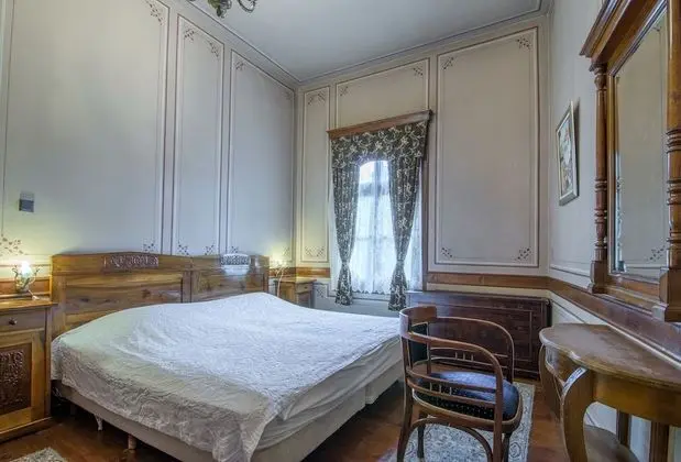 Antique Suite