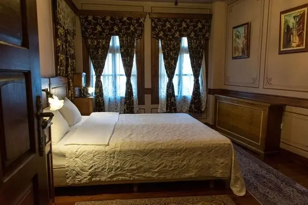 Antique Suite