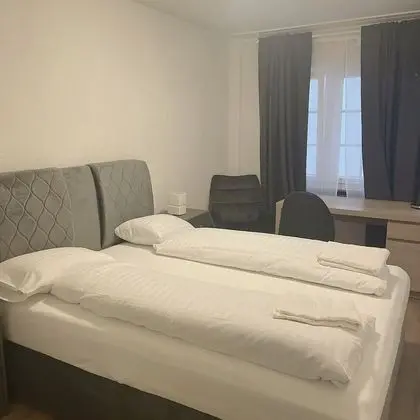 Basic Tek Büyük Yataklı Oda