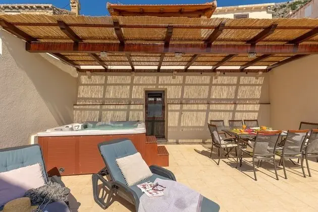 Grand Apart Daire, Sıcak Su Havuzu, Deniz Manzaralı (3 Bedrooms)