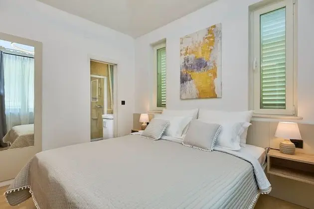 Villa (5 Bedrooms)