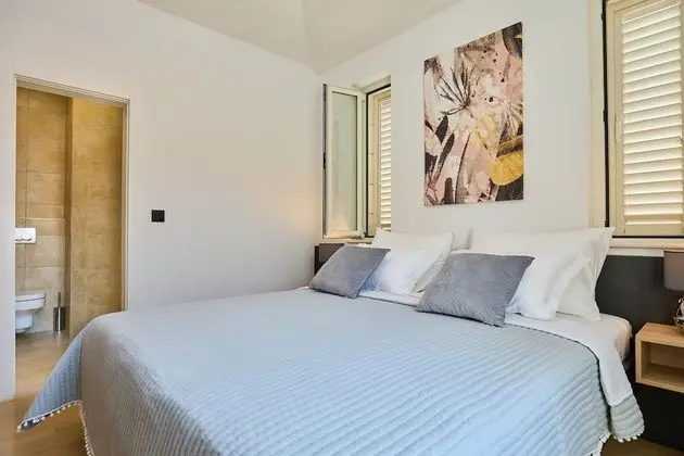 Villa (5 Bedrooms)
