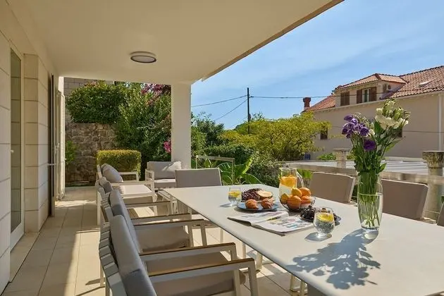 Villa (5 Bedrooms)