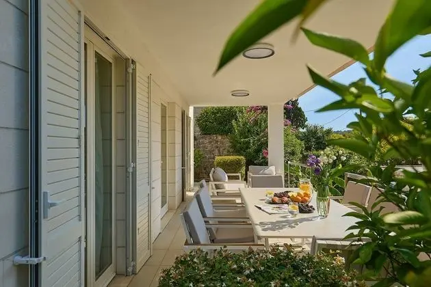 Villa (5 Bedrooms)