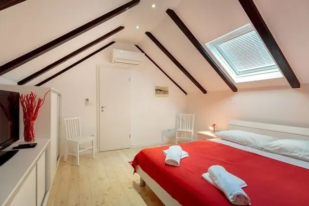 Villa (4 Bedrooms)