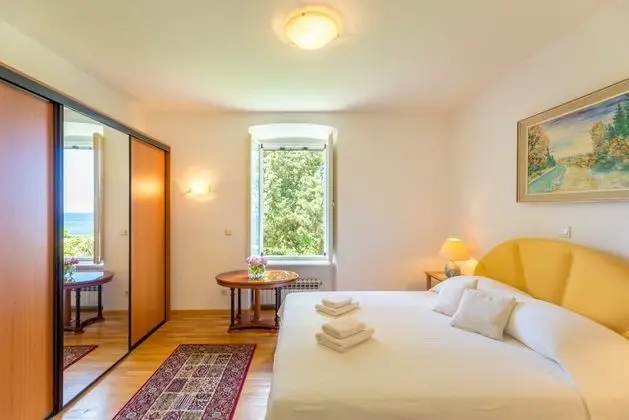 Traditional Ev, Teras (3 Bedrooms)