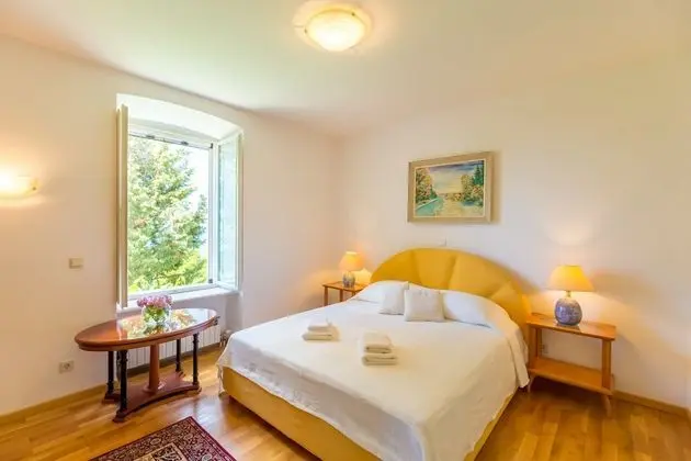 Traditional Ev, Teras (3 Bedrooms)