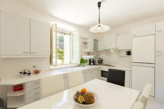 Traditional Ev, Teras (3 Bedrooms)