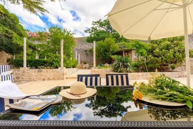 Traditional Ev, Teras (3 Bedrooms)