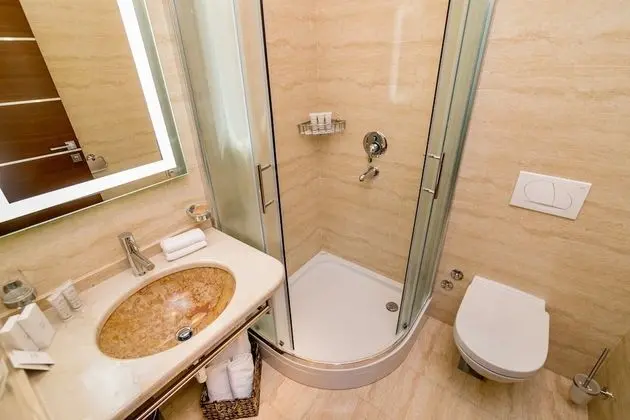 Tek Büyük Yataklı Oda, Kısmi Deniz Manzaralı