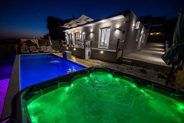 Luxury Villa, 4 Yatak Odası, Kişiye Özel Havuzlu, Deniz Manzaralı