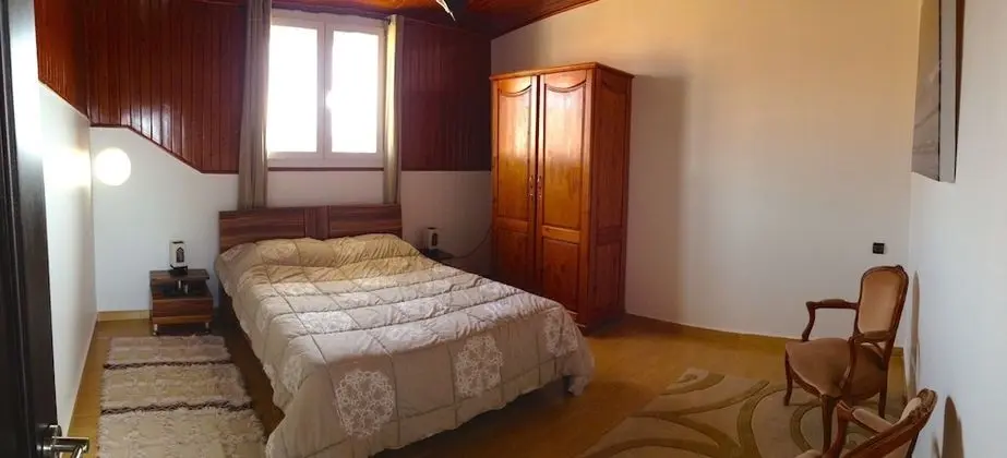 Tek Büyük veya İki Ayrı Yataklı Oda, Ortak Banyo
