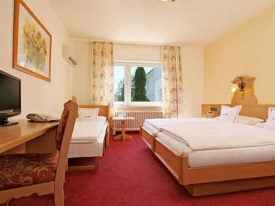 Tek Büyük Yataklı Oda (with extra sofa bed)