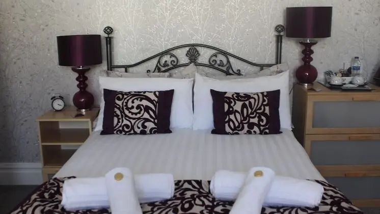 Deluxe Dört Kişilik Oda, Banyolu/Duşlu