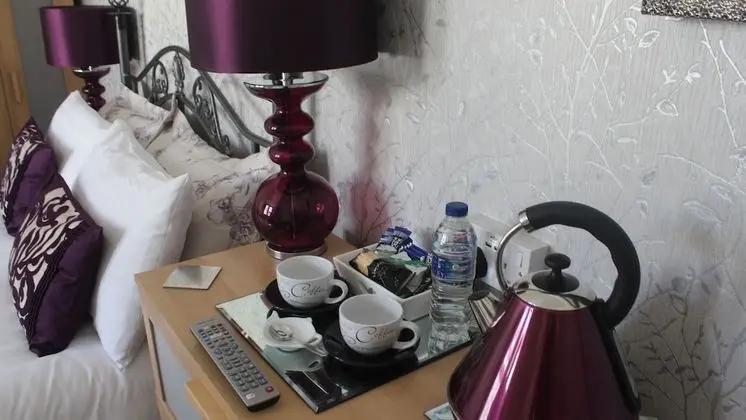 Deluxe Dört Kişilik Oda, Banyolu/Duşlu