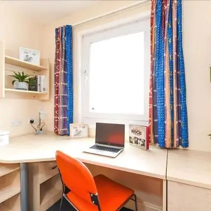 Tek Büyük Yataklı Oda (3/4 Size Small Double Bed)