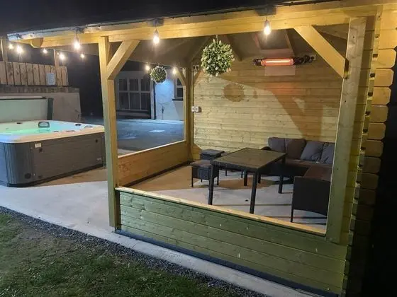 Traditional Ev, Engellilere Uygun, Özel Banyo (Entire House - Sleeps 14)