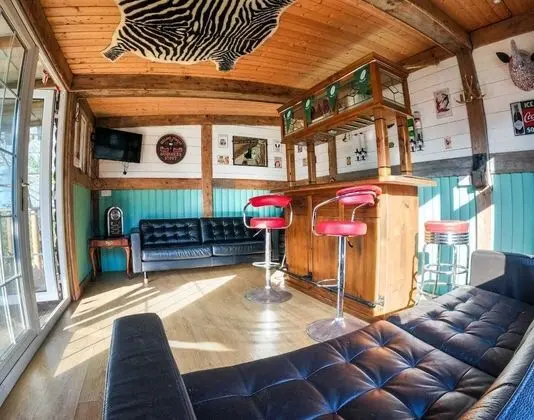 Traditional Ev, Engellilere Uygun, Özel Banyo (Entire House - Sleeps 14)