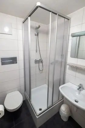 Basic Tek Büyük Yataklı Oda, Banyolu/Duşlu (Hangseite Blick)