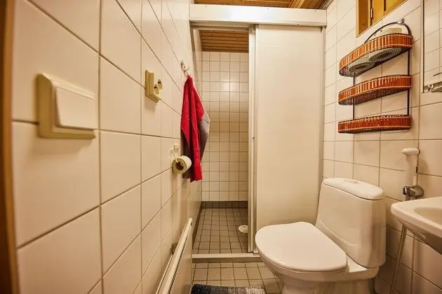 Traditional Kulübe (private toilet with shower)