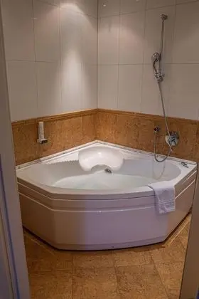 Deluxe Doppelzimmer mit Whirlpool-Badewanne