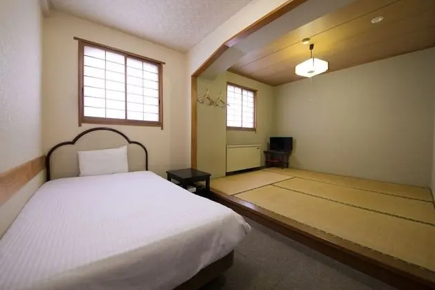 Dört Kişilik Oda, Sigara İçilmez (with Tatami Area)