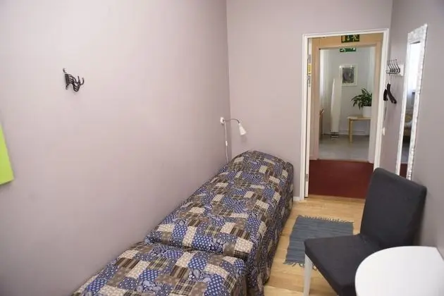 İki Ayrı Yataklı Oda, Ortak Banyo