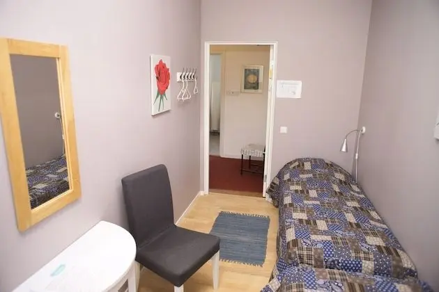 İki Ayrı Yataklı Oda, Ortak Banyo