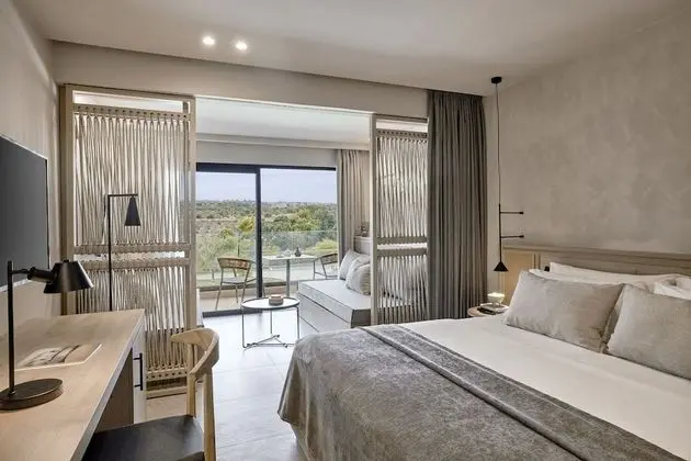 Family Junior suite with Pool View