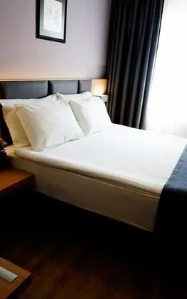 Tek Kişilik, Şehir Manzaralı